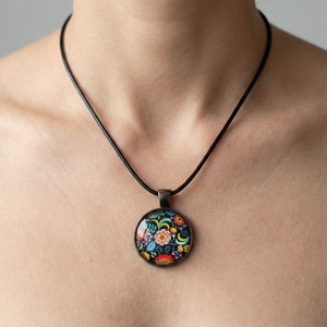 Kör alakú medálok, színes virágmintákkal /több féle/   - INGYEN POSTA - Meska.hu