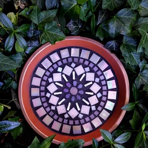 REKREDENC -  Mozaikos mandala madáritató foszforeszkáló kövekkel (25 cm) - Meska.hu