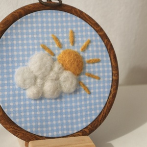 Kézzel nemezelt napocskás kép - baba - mama - babaszoba dekoráció - babaszoba kép - Meska.hu