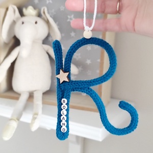 Kötött betű falidísz - névre szóló, Otthon & Életmód, Babaszoba, gyerekszoba, Babaszoba dekoráció, Kötés, MESKA