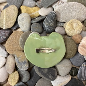 Kero a béka kitűző - ékszer - kitűző és bross - Meska.hu