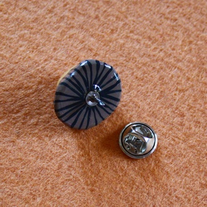 Oroszlán kitűző  - ékszer - kitűző és bross - Meska.hu