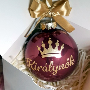 Karácsonyi színes gömb névvel, mintával 1 db - karácsony - karácsonyi lakásdekoráció - karácsonyfadíszek - Meska.hu