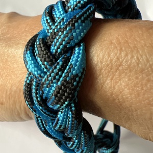 Fonott paracord karkötő - ékszer - karkötő - fonott karkötő - Meska.hu