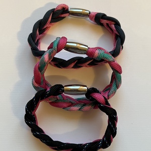 Paracord fonott mágneszáras fonott karkőtő, Ékszer, Karkötő, Fonott karkötő, Csomózás, MESKA