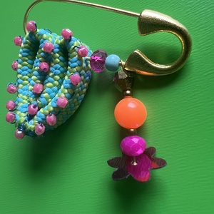 Tarka kit�ző szivvel - ékszer - kitűző és bross - Meska.hu