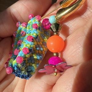 Tarka kit�ző szivvel - ékszer - kitűző és bross - Meska.hu