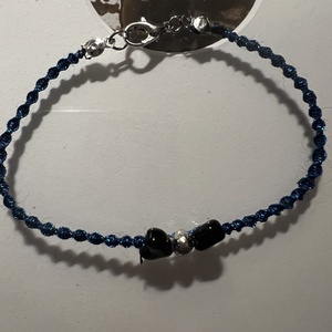 Vékony makramézott karkötő, Ékszer, Karkötő, Fonott karkötő, Csomózás, MESKA