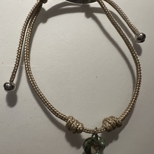 Karkötő zöld szivvel, Ékszer, Karkötő, Gyöngyös karkötő, Csomózás, MESKA