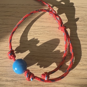 Karkötő kék gyönggyel - ékszer - karkötő - gyöngyös karkötő - Meska.hu