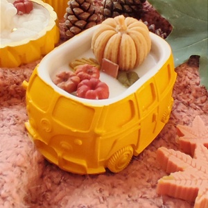 Vidám, őszi szójagyertya, sütőtök díszítéssel - otthon & életmód - gyertya, illat, aroma - gyertya - Meska.hu