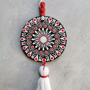 Fa korongra festett talizmán bojttal - Piros-fehér - otthon & életmód - dekoráció - spiritualitás - mandala - Meska.hu