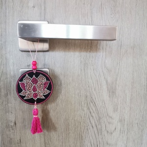 Fa korongra festett talizmán bojttal - Lótusz - otthon & életmód - dekoráció - spiritualitás - mandala - Meska.hu