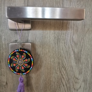 Fa korongra festett talizmán bojttal - Szivárvány - otthon & életmód - dekoráció - spiritualitás - mandala - Meska.hu