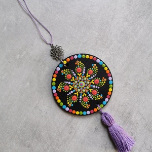 Fa korongra festett talizmán bojttal - Szivárvány - otthon & életmód - dekoráció - spiritualitás - mandala - Meska.hu