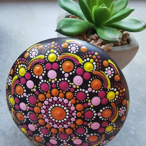 Gipszre festett nagy mandala kő - Rózsaszín-narancssárga-sárga - otthon & életmód - dekoráció - spiritualitás - mandala - Meska.hu