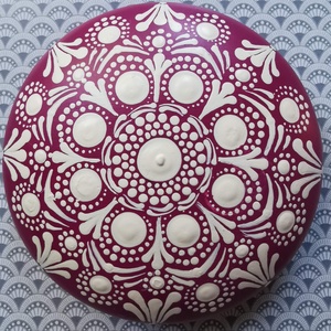 Gipszre festett nagy mandala kő - Mályva-vajszínű, Otthon & Életmód, Dekoráció, Spiritualitás, Mandala, Festett tárgyak, MESKA