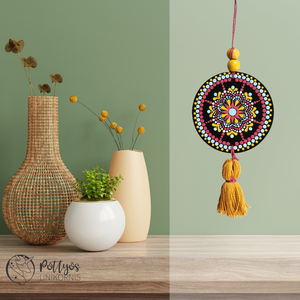 Fa korongra festett talizmán bojttal - Mályvarózsaszín-sárga, Otthon & Lakás, Dekoráció, Spiritualitás, Mandala, Festett tárgyak, MESKA