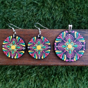 Többféle fa medál + fülbevaló szett - Tarka/Piros/Türkiz választható variációkban - ékszer - ékszerszett - Meska.hu