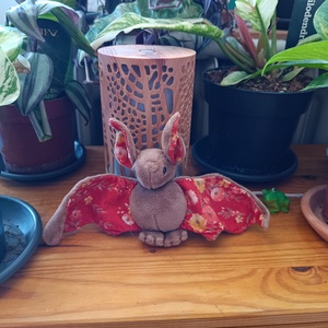 Apró plüss denevér barna, piros mintás szárnnyal, Játék & Sport, Plüssállat & Játékfigura, Más figura, Varrás, MESKA