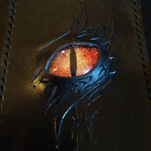 Sárkányszemes kockadobó tálca - PIROS szemmel - játék & sport - táblajáték és kártyajáték - társasjátékok - dobókocka - Meska.hu