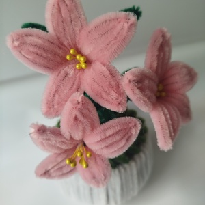 Kézzel készült rózsaszín liliom kaspó � örök virág - otthon & életmód - virágdekoráció - virágdíszek - virágdísz kaspóban - Meska.hu