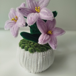 Kézzel készült lila liliom kaspó � örök virág, elegáns ajándék, Otthon & Életmód, Virágdekoráció, Virágdíszek, Virágdísz kaspóban, Mindenmás, Virágkötés, MESKA