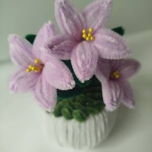 Kézzel készült lila liliom kaspó � örök virág, elegáns ajándék - otthon & életmód - virágdekoráció - virágdíszek - virágdísz kaspóban - Meska.hu