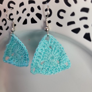 Kis háromszög lógós fülbevaló, Ékszer, Fülbevaló, Lógó fülbevaló, Horgolás, MESKA