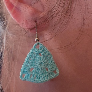 Kis háromszög lógós fülbevaló - ékszer - fülbevaló - lógó fülbevaló - Meska.hu