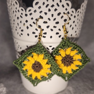 Napraforgó fülbevaló, Ékszer, Fülbevaló, Lógó fülbevaló, Horgolás, MESKA