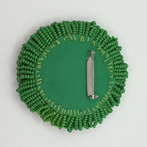 Gyöngyhorgolt bross  - ékszer - kitűző és bross - Meska.hu