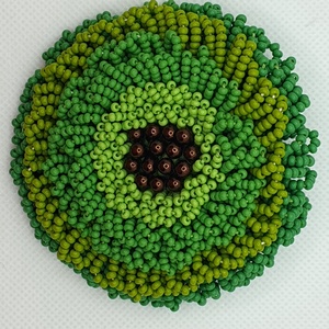 Gyöngyhorgolt bross  - ékszer - kitűző és bross - Meska.hu