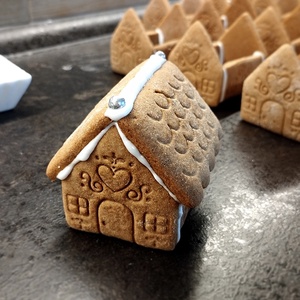 Mini mézeskalács házikó kiszúró - karácsony - karácsonyi sütés-főzés - Meska.hu Mini mézeskalács házikó kiszúró - karácsony - karácsonyi sütés-főzés - Meska.hu