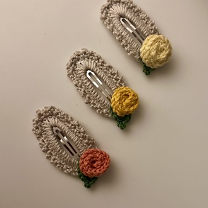 Horgolt virágos hajcsat - ruha & divat - hajdísz & hajcsat - hajcsat & hajtű - Meska.hu