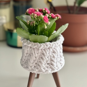 Három lábon álló mini kaspó - Meska.hu