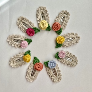 Horgolt virágos hajcsat - ruha & divat - hajdísz & hajcsat - hajcsat & hajtű - Meska.hu