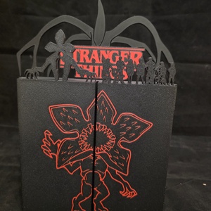 Stranger Things FunkoPOP figura tartó, gyűjtői doboz - Meska.hu