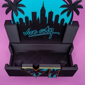 3D Nyomtatott GTA VI (Vice City) Kontrollertartó Állvány - otthon & életmód - tárolás & rendszerezés - kontroller tartók - Meska.hu