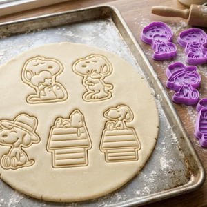 Snoopy és Peanuts Süteménykiszúró Szett – 5 db-os , Otthon & Életmód, Konyhafelszerelés, tálalás, Sütés, főzés, Sütikiszúró, , Eladó a képen látható, rendkívül részletgazdag és bűbájos Snoopy témájú süteménykiszúró készlet. Ha..., MESKA