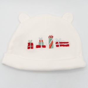 Karácsonyi mintás babasapka / PRUCKA, Karácsony, Karácsonyi ruházat, Karácsonyi ruha kiegészítők, Hímzés, MESKA