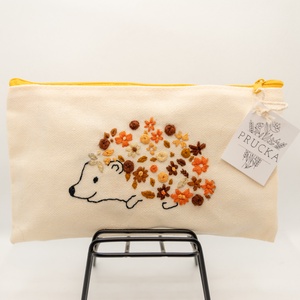 süni mintás kézzel hímzett neszeszer / PRUCKA - Meska.hu