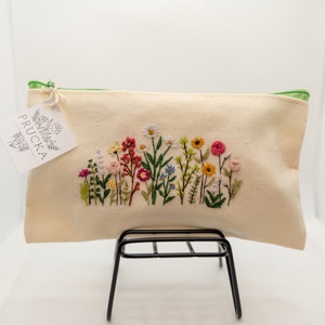 virágos mintás kézzel hímzett egyedi tolltartó/neszeszer / PRUCKA - Meska.hu