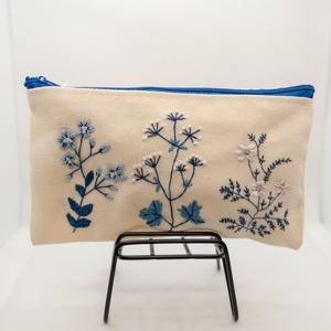 virágos mintás kézzel hímzett egyedi tolltartó/neszeszer / PRUCKA - Meska.hu