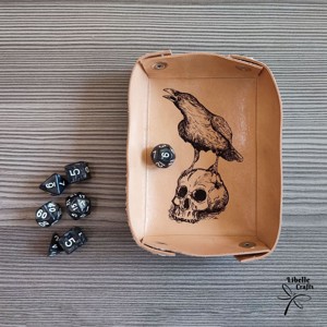 Holló a koponyán kockadobó tálca - játék & sport - táblajáték és kártyajáték - társasjátékok - dobókocka - Meska.hu