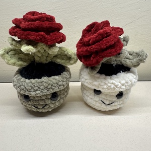Horgolt cserepes rózsa, Otthon & Életmód, Virágdekoráció, Virágdíszek, Virágdísz kaspóban, Horgolás, MESKA