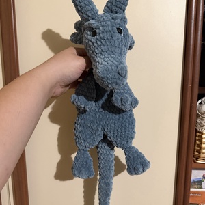 Sárkány alvópajti, Baba - mama, Baba játékok, Szundikendő, alvóka, Horgolás, Zsenília fonalból készült. 
Farok nélkül 35 cm
Farokkal együtt 51 cm, MESKA