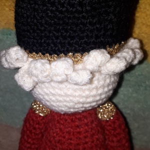Diótörő katona amigurumi technikával - karácsony - karácsonyi lakásdekoráció - karácsonyi manók, figurák - Meska.hu