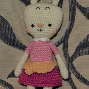 Nyuszilány amigurumi technikával - Meska.hu