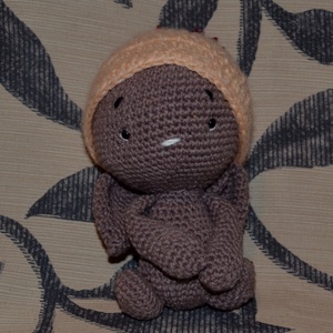 Sapkás nyuszi amigurumi technikával, Játék & Sport, Plüssállat & Játékfigura, Más figura, Horgolás, Varrás, MESKA